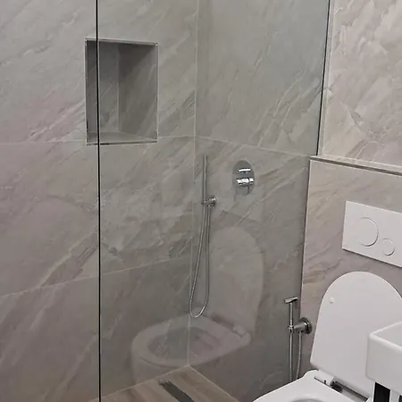 Dadaj Apartment